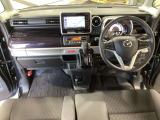 広々とした視界で運転も快適。勿論、安心、安全なSRSエアバックシステム運転席&助手席付