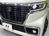 【LEDヘッドライト】悪天候や夜間走行時も良好な視界を確保し安心して運転できる高輝度LEDヘッドライトを装備!点灯速度が早く、消費電力も抑えられています。