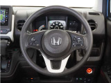 【Honda SENSING】 カメラ等装置で精度の高い検知能力を発揮、安全運転を支援します。ステアリング上のコントローラーに注目!