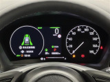 【メーターまわり】ドライバーから見やすい位置にあって安全運転に寄与します。マルチインフォメーションディスプレイでは、クルマに関する情報の確認はもちろん、各種安全機能・装備のON/OFFも設定可能。