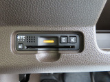 『ETC搭載』 高速利用時に便利なETCを搭載しております。高速道路での利用がスムーズになります!これで長旅も楽々♪納車時にセットアップをさせていただきますので、カードを差し込むだけでご利用いただけま