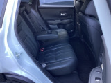 セカンドシートです!!ベンチシートになってますので、お二人の乗車ですとゆったり座って頂けますよ!!