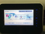 メモリーナビにフルセグTV機能あり。 ドライブや旅行に欠かせない装備です。