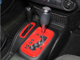 ■5速AT(マニュアルモード付き) ■パートタイム4WD(2H、4H、4L) ■クルーズコントロール ■ヒルスタートアシスト ■ダウンヒルアシストコントロール