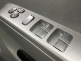 【電動格納ミラー】サイドミラーは電動格納式となっており、狭い駐車場でもキズがつくリスクを抑えられます。