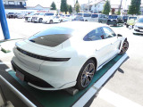 スポーツデザインPKGエアロ☆360カメラ☆黒革パワーシート☆ハイボルテージ93kw/v☆赤キャリパー☆BOSEサウンド☆シートヒーター☆ドラレコ☆レーダー☆