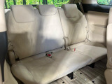 床下収納式のサードシートです。座席部分をコンパクトに収納でき、広大な荷室スペースとしてお使いいただけます!乗車人数や荷物の量など利用シーンに合わせて3列目を有効活用でき、とっても便利♪