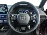 【Honda SENSING】 カメラ等装置で精度の高い検知能力を発揮、安全運転を支援します。ステアリング上のコントローラーに注目!