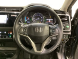 ハンドルにHondaセンシング系のクルーズコントロールやレーンキープアシストなどのスイッチと、オーディオの操作スイッチが装備されています。ハンドルから手を離さず安全に操作できます。