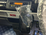 【インパネシフト】シフト操作のしやすいインパネシフトです。足元が広くなりすっきりしますので、大柄な方でも快適に運転ができます。