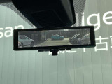 【インテリジェントルームミラー】 車両後方のカメラ映像がミラーに映るので、乗員や荷物が多くても安心♪夜間や悪天候の日でもクリアな映像で視界良好です◎
