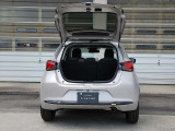 コンパクトなボディながら、定員乗車時でも十分な容量を確保。日常の業務に必要な荷物をしっかりと積載でき、使い勝手の良さを実感いただけます。