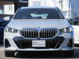 納車前に360度チェックを実施。エンジン、トランスミッション、サスペンションはもちろんのこと、マフラーやエアコンなどの電気系統やコンピュータ・システムなどを詳細に点検します。