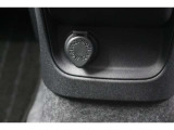 【アクセサリーソケット】12Vのカー用品等の電源供給が可能です。