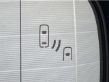 車線変更時の後方確認をアシストしてくれるブラインドスポットモニター!ドアミラーの死角を検知してくれるから車線変更もスムーズです。
