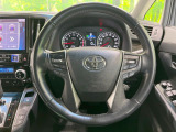 【純正革巻きステアリング】上質な革を使用することで、手にしっかり馴染みとても運転しやすいハンドルです♪