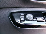 ドアミラーの鏡面の調節、格納は運転席からすべて操作できます!