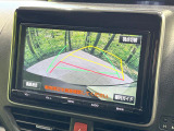 【バックカメラ】駐車時に後方がリアルタイム映像で確認できます。大型商業施設や立体駐車場での駐車時や、夜間のバック時に大活躍!運転スキルに関わらず、今や必須となった装備のひとつです!