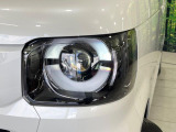 【LEDヘッドライト】悪天候や夜間走行時も良好な視界を確保し安心して運転できる高輝度LEDヘッドライトを装備!点灯速度が早く、消費電力も抑えられています。