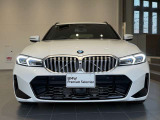 BMW代表的な特徴のキドニーグリル。BMWのすべてのモデルに採用され、BMWらしさを強調しております。