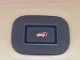 【パワーバックドア】スマートキーや運転席のボタンを押すだけでリアゲートが自動で開閉します!荷物を持っている時や、高い位置にあるバックドアを閉める際に便利な機能です♪