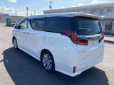 室内外はもちろん、シートを外してニオイの元となるフロアカーペットまで消臭・除菌を実施。中古車を気持ちよくお乗りいただけるクリーニングサービスです。詳細は販売店スタッフまでおたずねください。