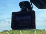 ドライブレコーダー付きです!!映像・音声などを記録する車載装置です。 もしもの事故の際の記録はもちろん、旅行の際の思い出としてドライブの映像を楽しむことができます!!
