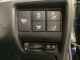 Hondaセンシング用の、VSA解除とレーンキープアシストシステムのメインスイッチなどはハンドルの右側に装備しています。その下にETCがついています。高速道路の料金所の通過も楽々です。