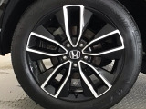【アルミホイール】純正アルミホイール装備!足元を際立たせ、軽快な走りを演出します!印象もアップし、スタイルも引き締まります!スポーティーさの中にラグジュアリーを感じさせるデザインですね♪