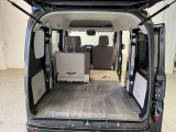 左右別々に倒せるリヤシートは、人数や荷物に合わせて自在なアレンジができます。