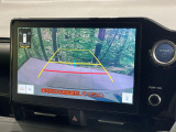 【バックカメラ】駐車時に後方がリアルタイム映像で確認できます。大型商業施設や立体駐車場での駐車時や、夜間のバック時に大活躍!運転スキルに関わらず、今や必須となった装備のひとつです!