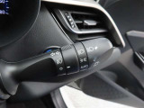 スイッチをオートに設定しておけば、車外の明るさに応じて自動的にヘッドランプを点灯・消灯します。夕暮れ時やトンネルの続く山道などを走行する時に便利なコンライトを装備しています。