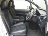 高いホールド性で運転姿勢が安定します。長距離ドライブでも疲れにくいのが魅力です。快適なドライビングライフをお送りください♪