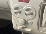 寒い冬も暑い夏も全席に快適な空調を届けてくれる、ダイヤル式エアコンを装備♪