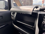 収納スペースがたくさんあるので、車内をきれいに保つことができます♪