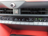 オートエアコンなのでスイッチひとつで車内を設定温度に調節してくれます☆