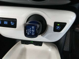 中立ポジションの電子式シフトレバー どのようにシフトを動かしても中央の位置に戻る仕組みです
