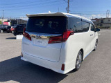 広々とした車内空間に優れた燃費性能。更にデザインも上質で人気のお車です!