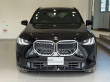 BMW代表的な特徴のキドニーグリル。BMWのすべてのモデルに採用され、BMWらしさを強調しております。