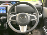 インテリアに合わせたデザインのステアリングは、運転される方のことも考え、運転しやすい形状、大きさです。是非一度、実際に触ってお確かめください。