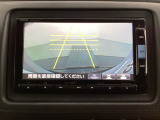 バックでの車庫入れも安心です! リアカメラが付いているバックモニター付のナビを装備しております。操作線もついており距離感も画面から確認できます。