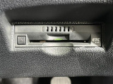 【ETC】有料道路を利用する際に料金所で停止することなく通過できる、ETC車載器(ノンストップ自動料金収受システム機器)が装備されています。セットアップを行うことで利用可能になります。
