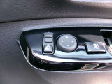 ドアミラーの鏡面の調節、格納は運転席からすべて操作できます!