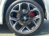 【BMWアロイホイル】軽量かつ強度に拘ったアロイホイル。走行性能ポテンシャルを引き出す設計。車の足元を引き締めてくれる大きなポイントはアロイホイルです。