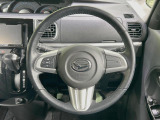 【純正革巻きステアリング】上質な革を使用することで、手にしっかり馴染みとても運転しやすいハンドルです♪