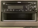 純正CDチューナーにはAUX入力端子がついてますので外部入力から音楽などを楽しめます。その下には1DIN分の小物入れがついています。CDケースなどを入れるのに便利です。