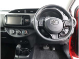 足元広々!快適な運転席回りです