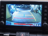 バックモニターもついておりますので駐車時に確認できます。