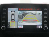 パノラミックビューモニター&バックモニター♪車両の前後左右に搭載した4つのカメラの映像を合成し、車を真上から見ているような映像を表示♪