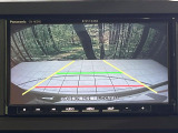 【バックカメラ】駐車時に後方がリアルタイム映像で確認できます。大型商業施設や立体駐車場での駐車時や、夜間のバック時に大活躍!運転スキルに関わらず、今や必須となった装備のひとつです!